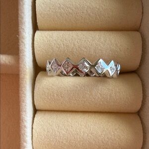 Elegant Sterling Silver Zigzag Stacking Ring